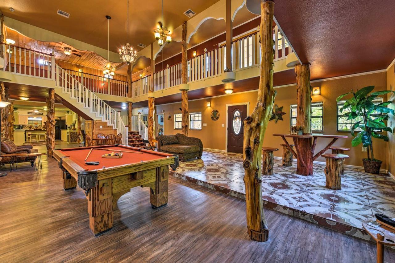 Spacious Conroe Home With Foosball And Pool Table! المظهر الخارجي الصورة