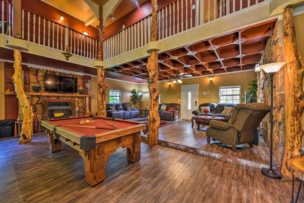 Spacious Conroe Home With Foosball And Pool Table! المظهر الخارجي الصورة