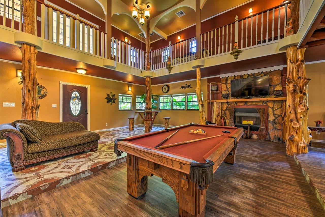 Spacious Conroe Home With Foosball And Pool Table! المظهر الخارجي الصورة