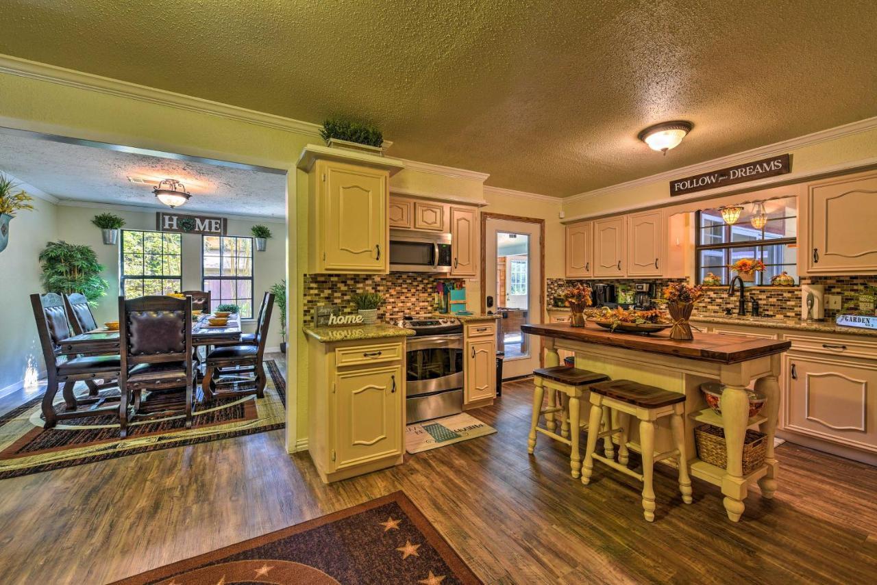 Spacious Conroe Home With Foosball And Pool Table! المظهر الخارجي الصورة