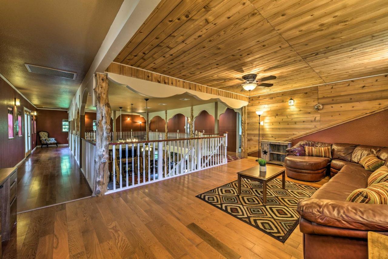 Spacious Conroe Home With Foosball And Pool Table! المظهر الخارجي الصورة