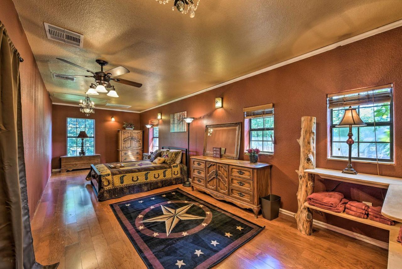 Spacious Conroe Home With Foosball And Pool Table! المظهر الخارجي الصورة